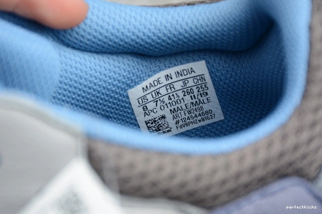 Yeezy Carbon 700 Boost FW2498 Blue Adidas 0820